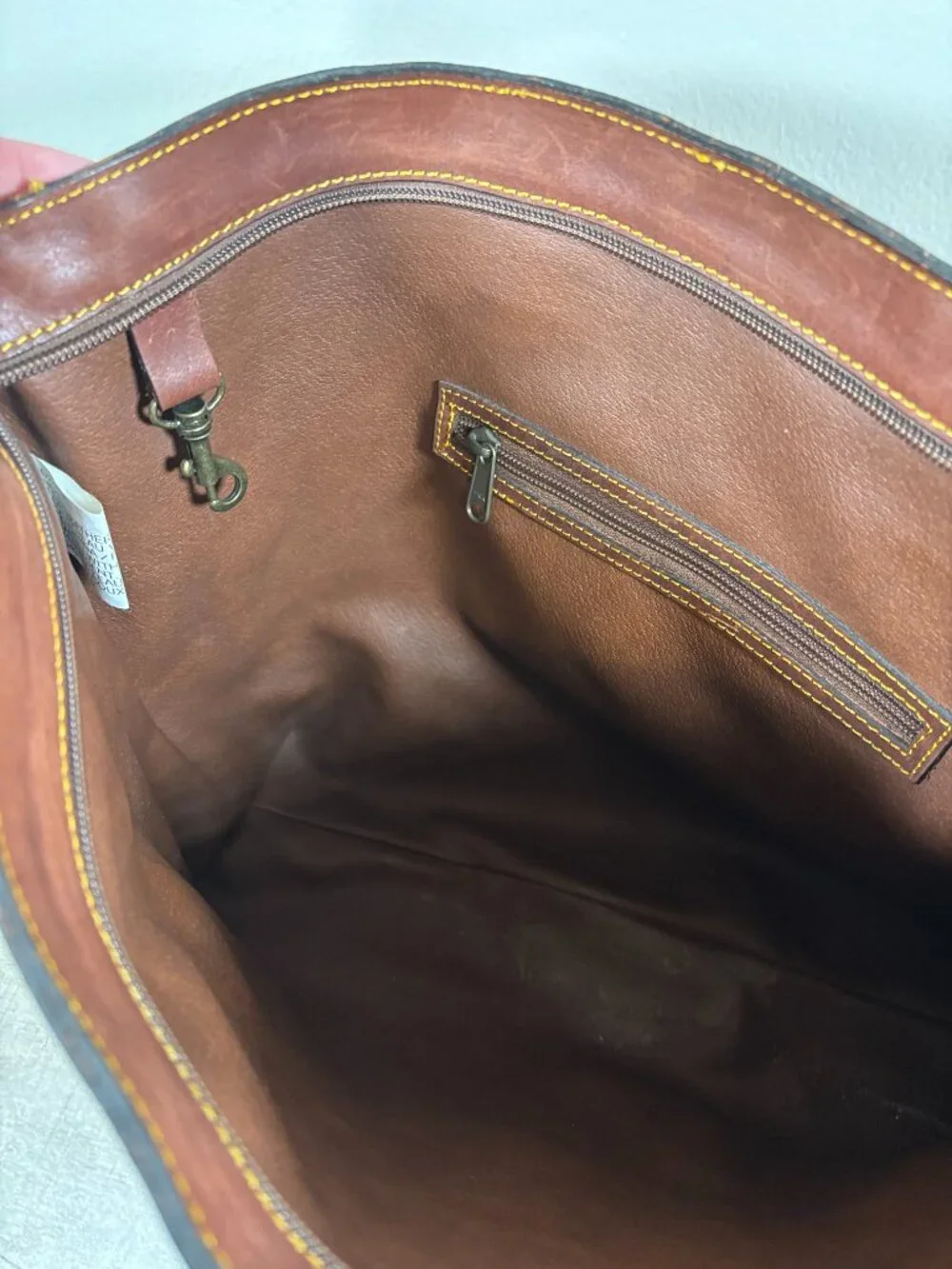 Eddie Bauer closes few